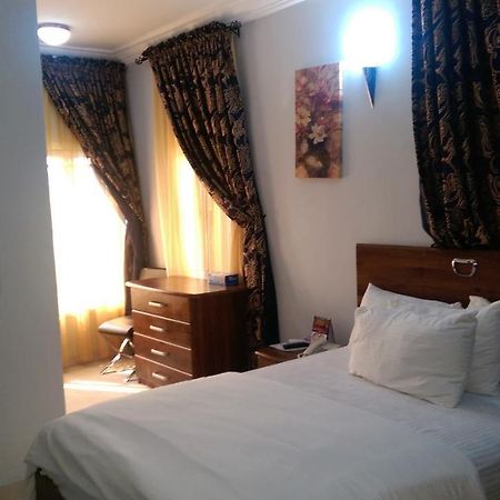 Kh Lodge Abuja Exteriör bild