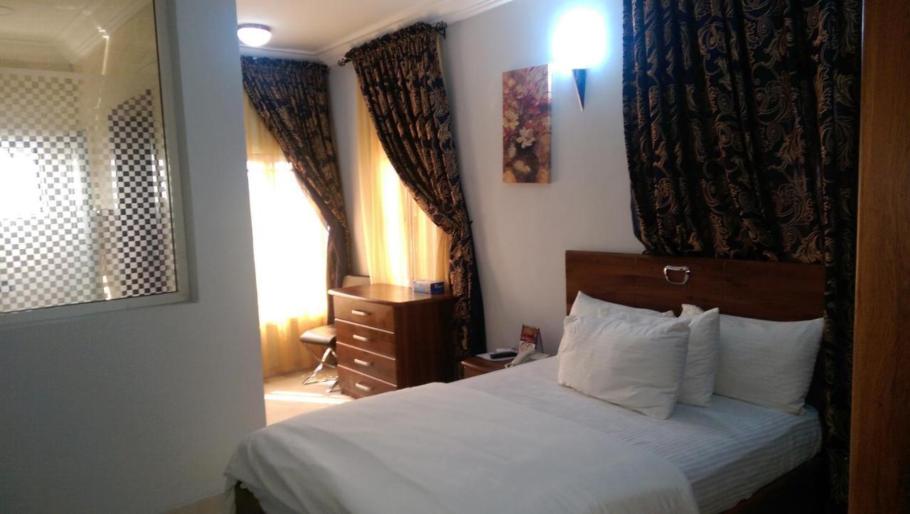 Kh Lodge Abuja Exteriör bild