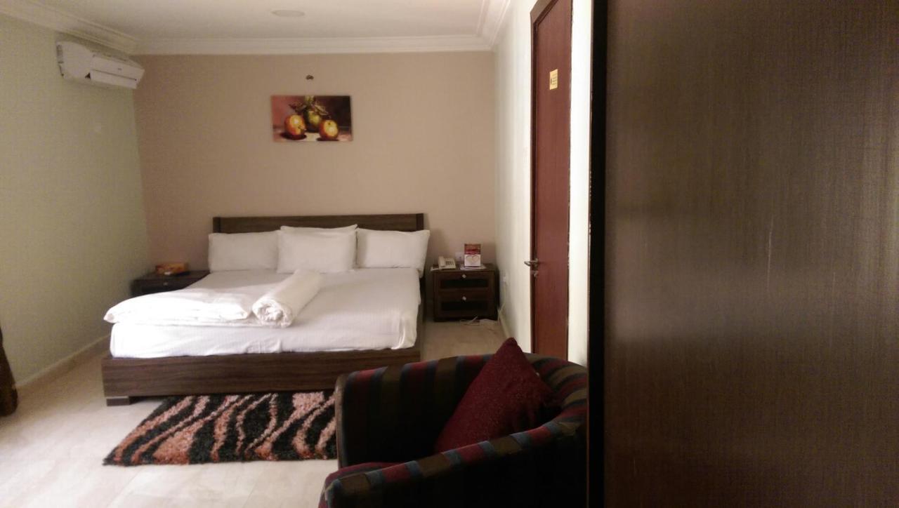 Kh Lodge Abuja Exteriör bild