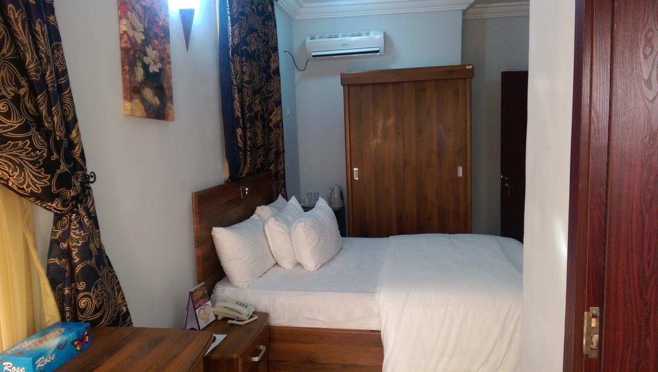 Kh Lodge Abuja Exteriör bild