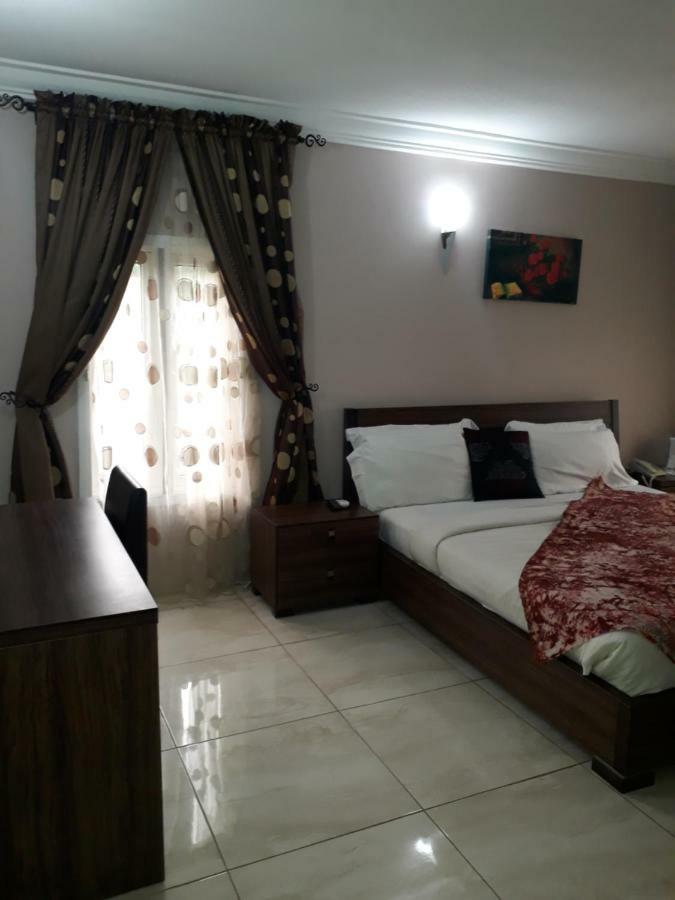 Kh Lodge Abuja Exteriör bild